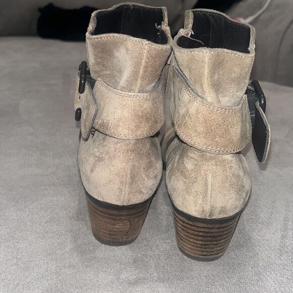 Paul Green tan suede leather approx 1.5”-1.75 heel - Picture 4 of 7